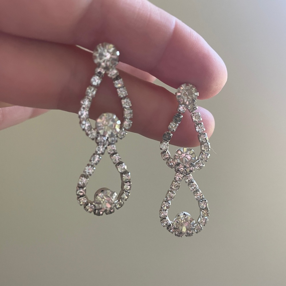 Teardrop Dangle Earrings Silver Rhinestone Wedding Jewelry Elegant Demure Sexy